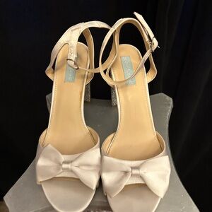 Betsey Johnson Cream Bow Heels